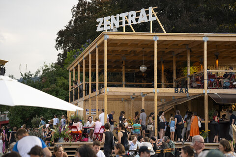 Zentral